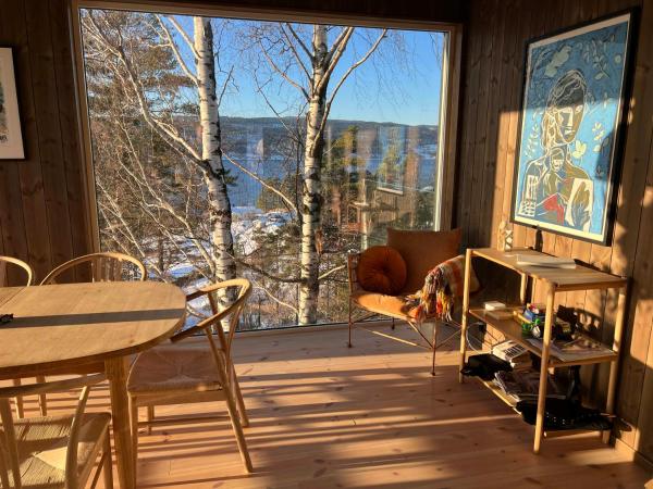På bildet vises objektet Traditional Cabin In Modern Drøbak som ligger i byen Skiphelle.