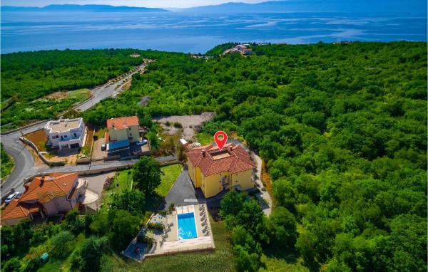 Amazing Apartment In Kostrena With Swimming Pool - Rijeka