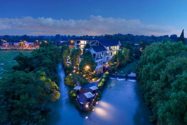 Na zdjęciu widoczny jest obiekt Chengdu Flowing Strings peninsula boutique hotel-Orange Guitar Museum położony w mieście Pidu.