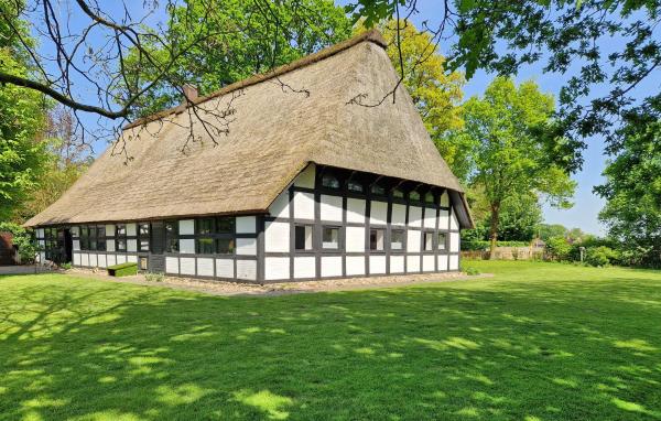 写真にはMarl市にあるStunning Home In Hüdeが写っています。