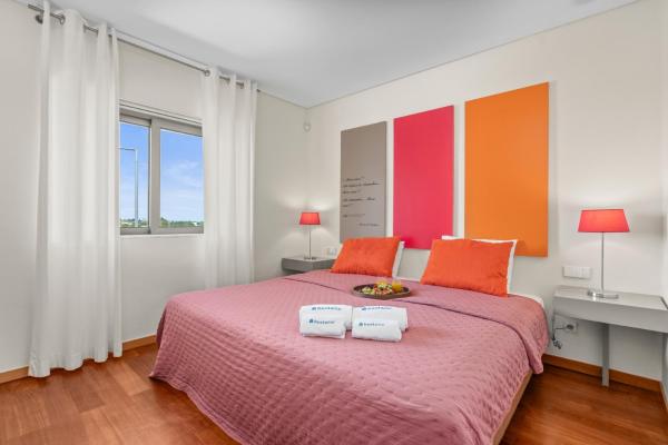 Fotografia 3: Spacious & Luxurious w/ Terrace & Pool by HostWise