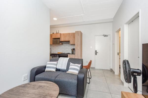 Chic & Central 1 Bed Apartment in Illovo Sandton的照片6