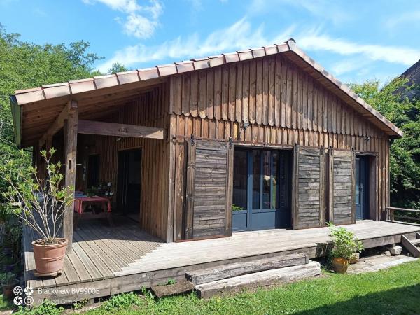A la foto es mostra l'objecte Maison avec rivière situat a la ciutat de Magescq.