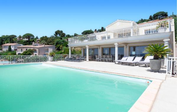 Beautiful Home In Les Issambres - Côte d'Azur