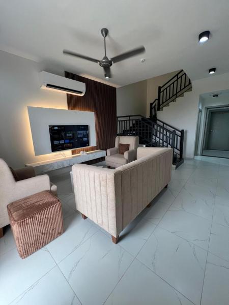 Na zdjęciu widoczny jest obiekt Murooj AlZain 3BR Modern Apt with private Rooftop położony w mieście Daḩārīz.