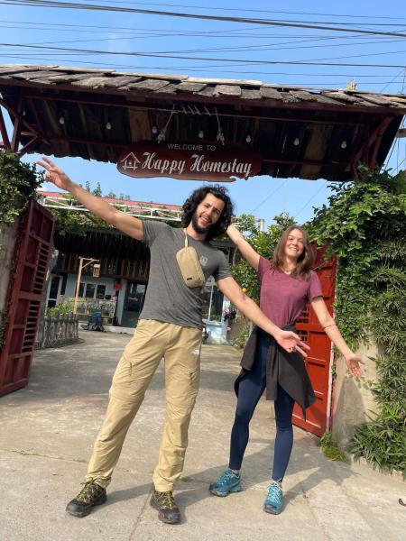 The photo shows the Happy Homestay located in the city of Làng Chan Han.