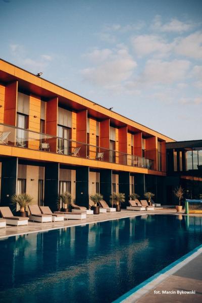 Na zdjęciu widoczny jest obiekt Hotel Bonifacio SPA&SPORT Resort położony w mieście Sochocin.