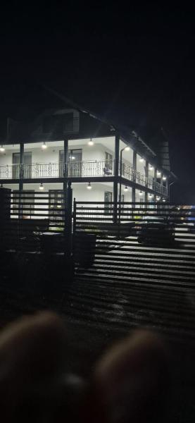 На фото показан объект Casa Serrena, расположенный в городе Muşeteşti.