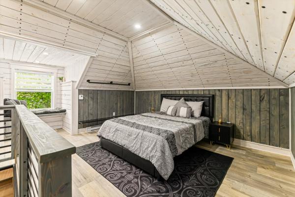 Spacious Home Downtown Moncton Sleeps Up To 10 - Moncton