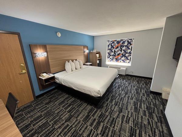 A la foto es mostra l'objecte Baymont by Wyndham Jacksonville situat a la ciutat de Jacksonville.