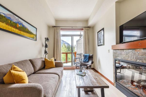 På billedet ses objektet Mountain Luxe beliggende i byen Canmore.