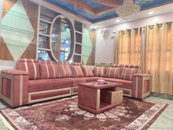 照片显示了位于Rānīpauwa市的Bishal Home&Stay物件。