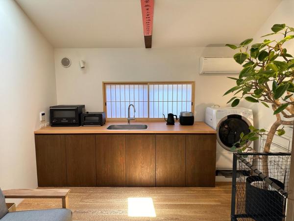 A la foto es mostra l'objecte 蘭-安之居 一棟貸し京町家 situat a la ciutat de Kyoto.