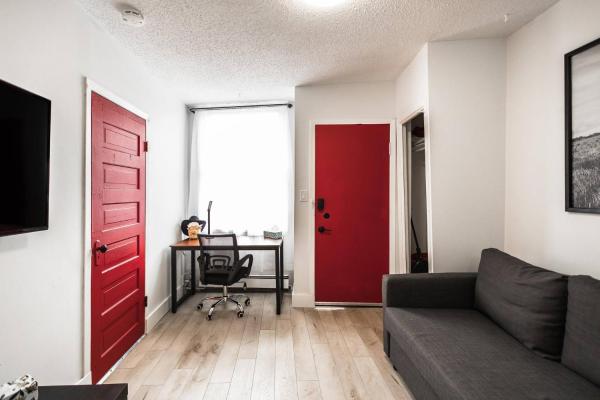 写真にはカルガリー市にあるUnique Suite in Historic Ramsay By Stampedeが写っています。