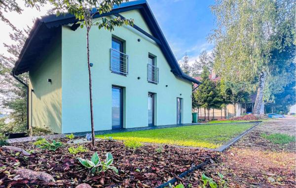Auf dem Foto ist das Objekt Cozy Home In Przechlewo With Wifi in der Stadt Przechlewo zu sehen.