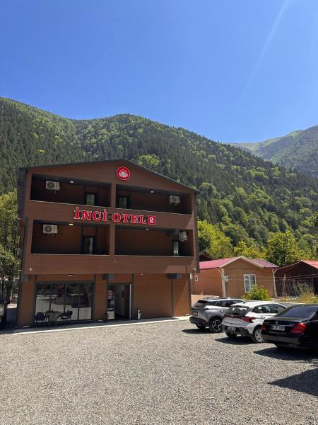 写真にはÇaykara市にあるUzungöl İnci Otel 2が写っています。