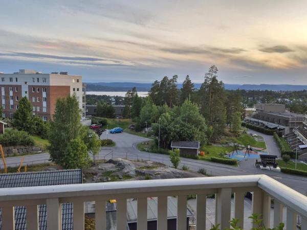 A la foto es mostra l'objecte Cosy apartment with fjord-view situat a la ciutat de Oslo.