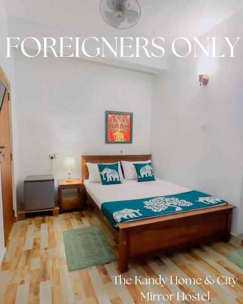 Na fotografii je vidět objekt The Kandy Home & City mirror Hostel nacházející se ve městě Kandy.