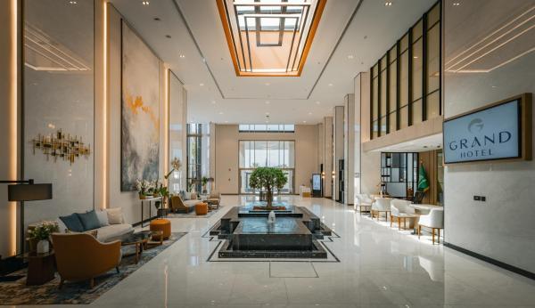 A la foto es mostra l'objecte First Grand Hotel situat a la ciutat de Dammam.