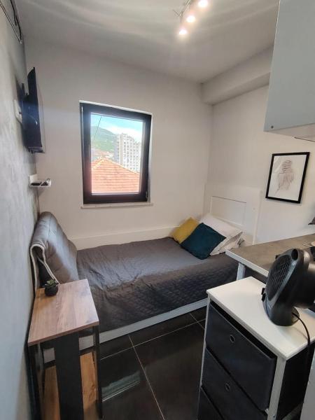 Na fotografii je vidět objekt Compact Apartments for Solo Travelers nacházející se ve městě Igalo.