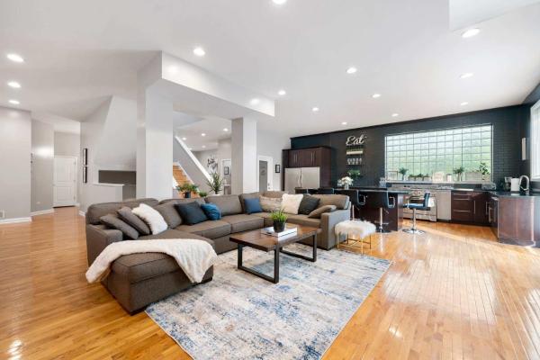 Spacious Luxury Retreat 8 Bed Oasis With 6 Baths - Chicago, IL