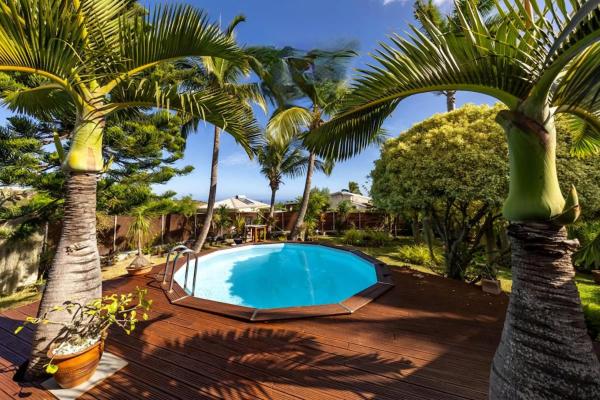 照片显示了位于LʼÉperon市的Logement avec Piscine, vue Savane et Océan物件。