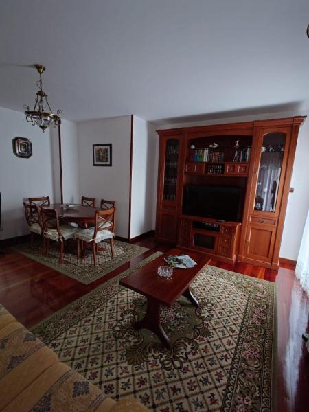 A la foto es mostra l'objecte El Nogal situat a la ciutat de Colindres.