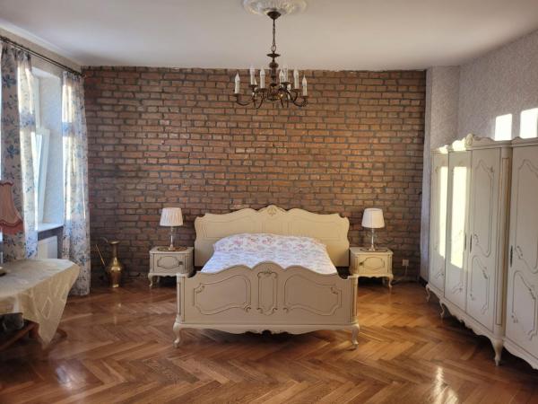 Na zdjęciu widoczny jest obiekt Apartament Małżeński położony w mieście Ustarbowo.