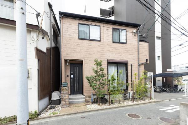 照片显示了位于Hakata市的Chiyo House x M&Z HOUSE物件。