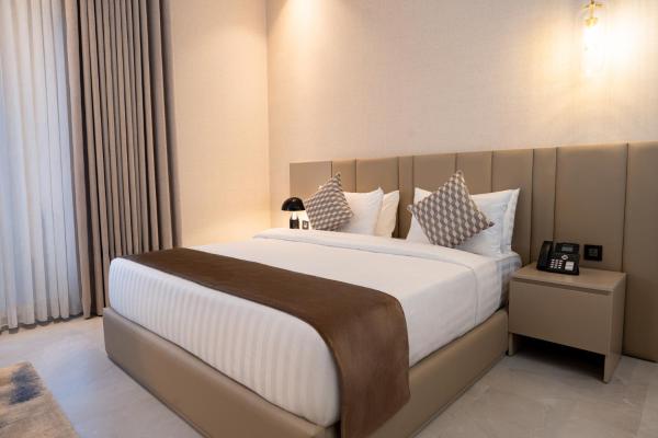 På billedet ses objektet Golden Suites Hotel beliggende i byen Amman.