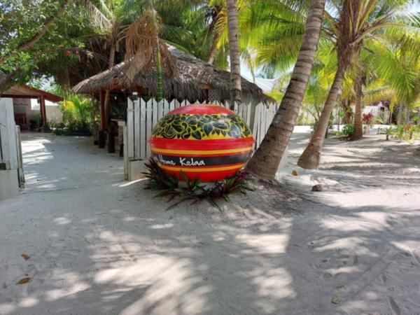 Na zdjęciu widoczny jest obiekt Holiday Home Kelaa by eMzaz położony w mieście Vashafaru.