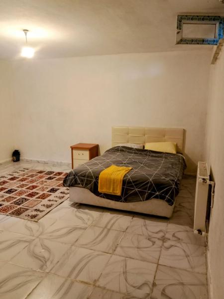 照片显示了位于Tayakadın市的The cheapest room closest to Istanbul airport物件。