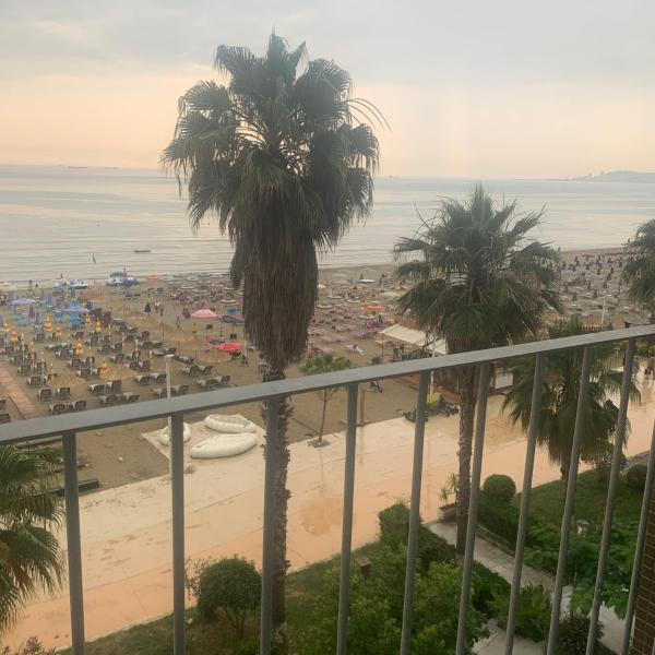 Na fotografii je vidět objekt Apartament Beach Durres nacházející se ve městě Durrës.
