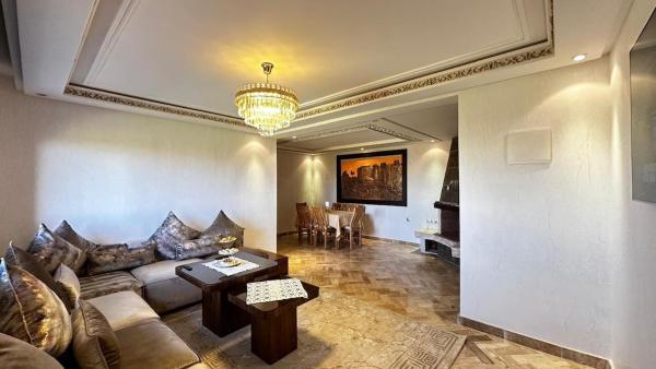 写真にはベン・スリマン市にあるAppartement avec piscine près de la merが写っています。