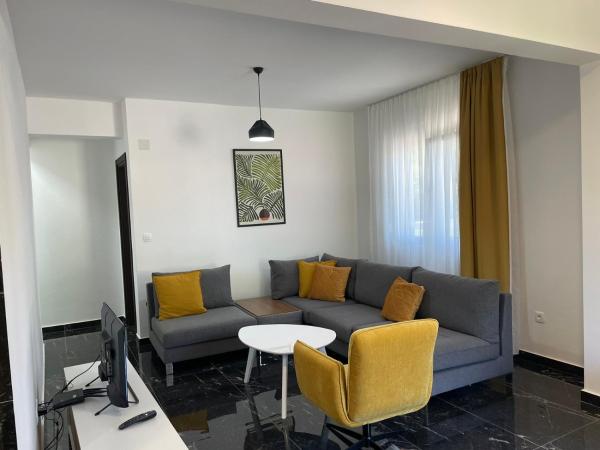 Na zdjęciu widoczny jest obiekt Greystone House Apartments położony w mieście Kovači.