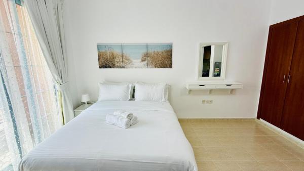 Na zdjęciu widoczny jest obiekt O07 Luxury Furnished Studio Apartment near bus stop Garden view Persia Cluster położony w mieście Dubaj.
