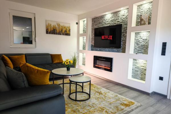 Na fotografii je vidět objekt The Crown Panorama nacházející se ve městě Jajce.