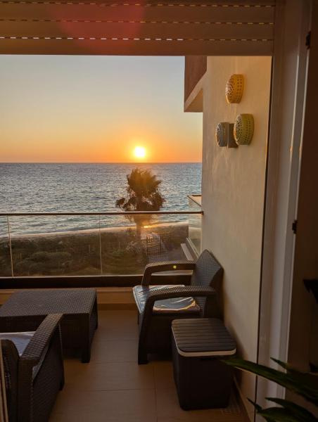 På billedet ses objektet Beachfront Dream, WaveHaus beliggende i byen Akouda.
