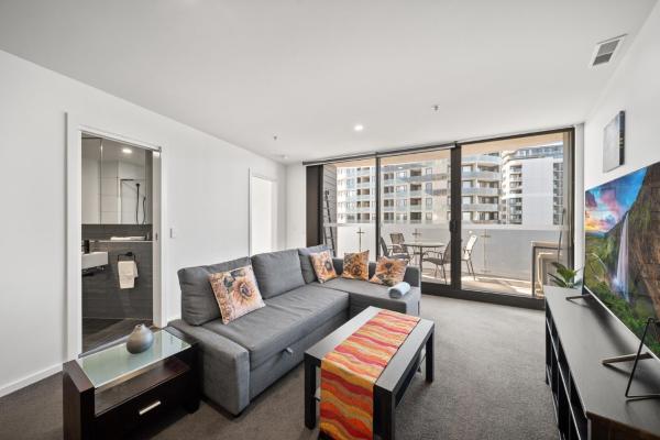 Light-filled 1-bed Apartment With Pool & Gym - Canberra