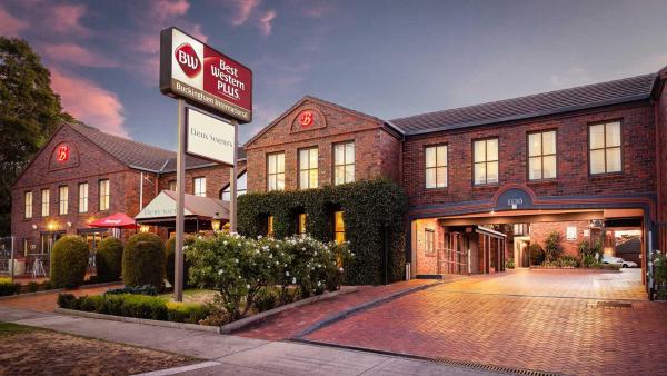 The photo shows the Best Western Plus Buckingham International located in the city of Moorabbin.
