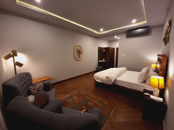 A la foto es mostra l'objecte Silk Route Resort situat a la ciutat de Gulmit.