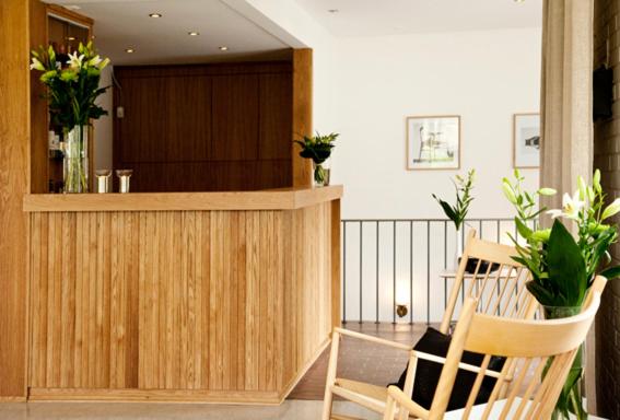 写真にはRåstorp市にあるEkebacken Hotell & Konferensが写っています。