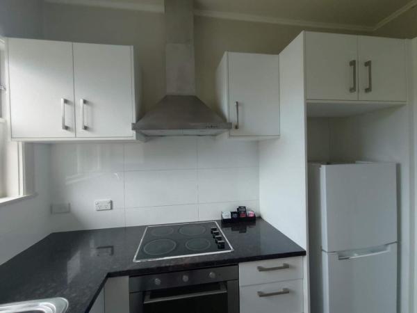 7 Beds including 4 Double Beds, 1 Single Bed, 2 Double Sofa Beds Serviced House A, Auckland