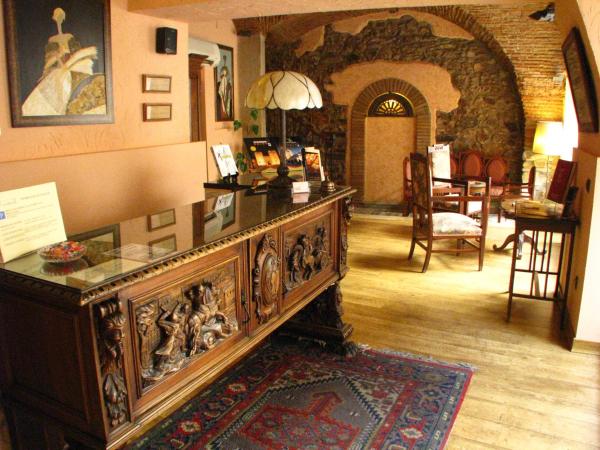 På bilden syns objektet Hotel Don Carlos Cáceres som ligger i staden Cáceres.