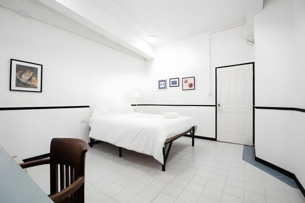 写真にはSamphanthawong市にあるGO INN Hua Lamphong โกอินน์ หัวลำโพงが写っています。