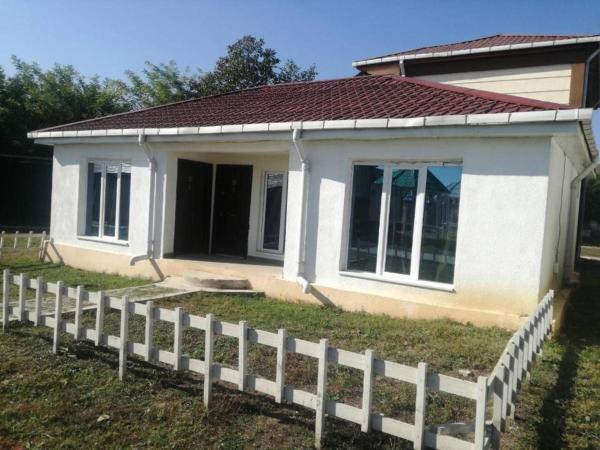 Na zdjęciu widoczny jest obiekt Telavi sleep & stay hotel położony w mieście Art'ana.