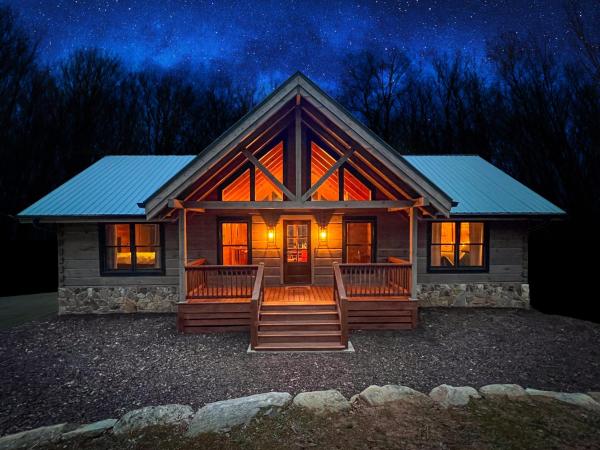 A la foto es mostra l'objecte Ellijay Cabin - Cozy Fall Hideaway & Hot Tub situat a la ciutat de Crandall.