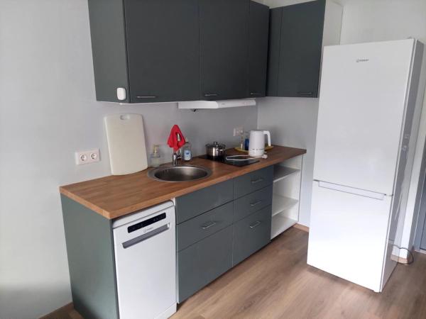 Na zdjęciu widoczny jest obiekt Elva apartment położony w mieście Uderna.