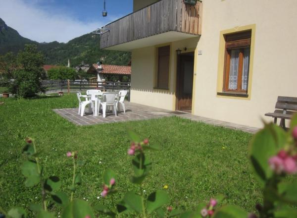 Na fotografii je vidět objekt Casa Dolomite nacházející se ve městě Imer.