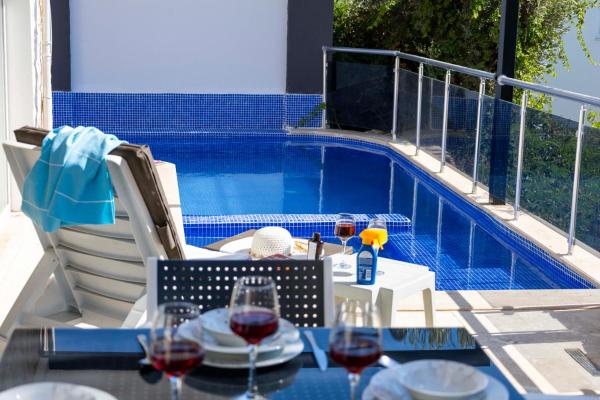 A la foto es mostra l'objecte Sea view 5 En-suit villa, pool heatable, free WIFI VillaHappy in Kalkan situat a la ciutat de Kas.